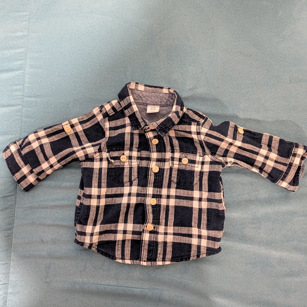 babyGap Navy & Cream Plaid Button-Down Shirt – Size 3–6 MonthsClassic
